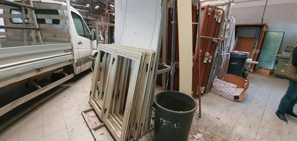 200#5222 Giacenze magazzino per lavorazione infissi in vendita - foto 11