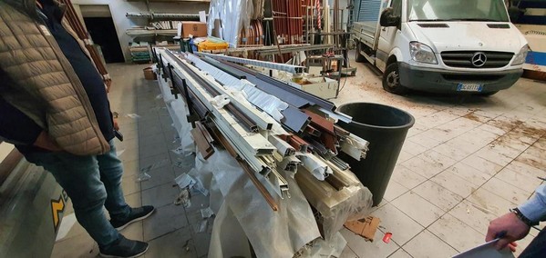 200#5222 Giacenze magazzino per lavorazione infissi in vendita - foto 19