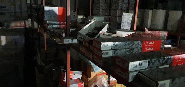 200#5222 Giacenze magazzino per lavorazione infissi in vendita - foto 23