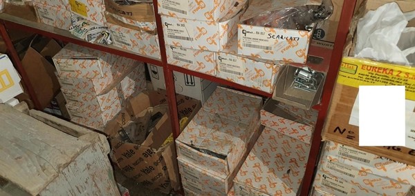 200#5222 Giacenze magazzino per lavorazione infissi in vendita - foto 26