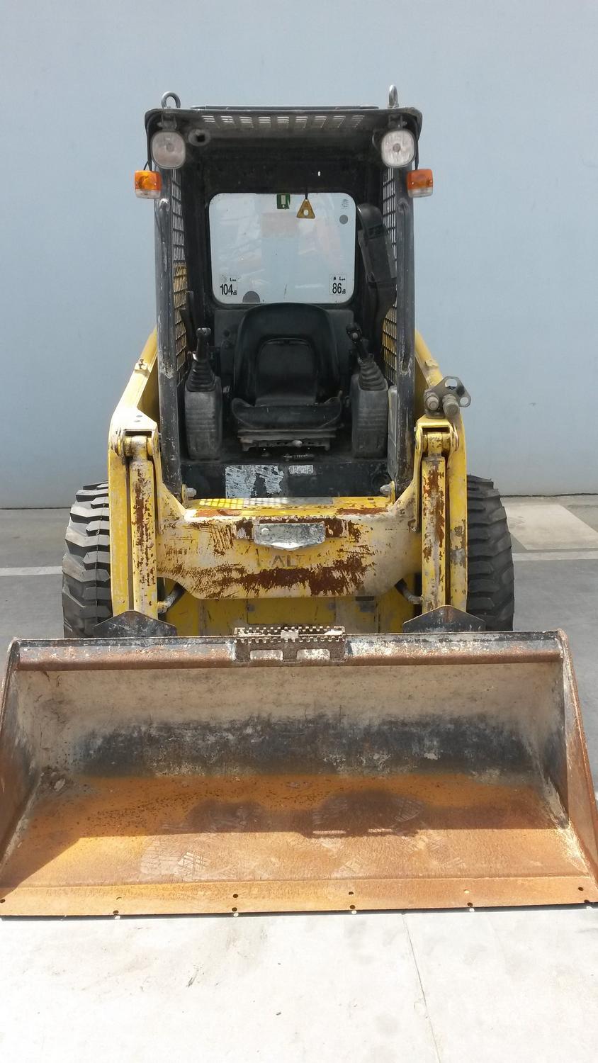 Lot Komatsu SK 714 skid steer
