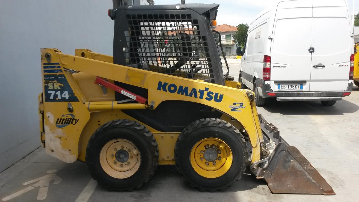 Lot Komatsu SK 714 skid steer
