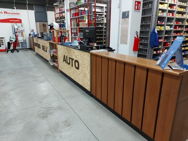 1#5256 Cessione di azienda dedita al commercio di ricambi per automobili e motocicli in vendita - foto 1