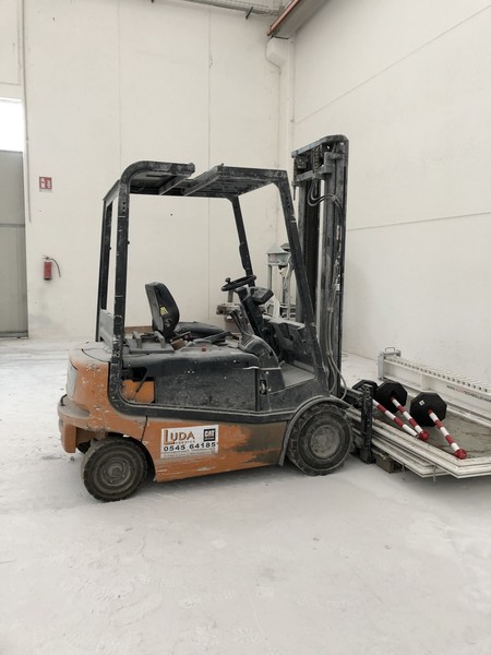 Carrelli elevatori in vendita