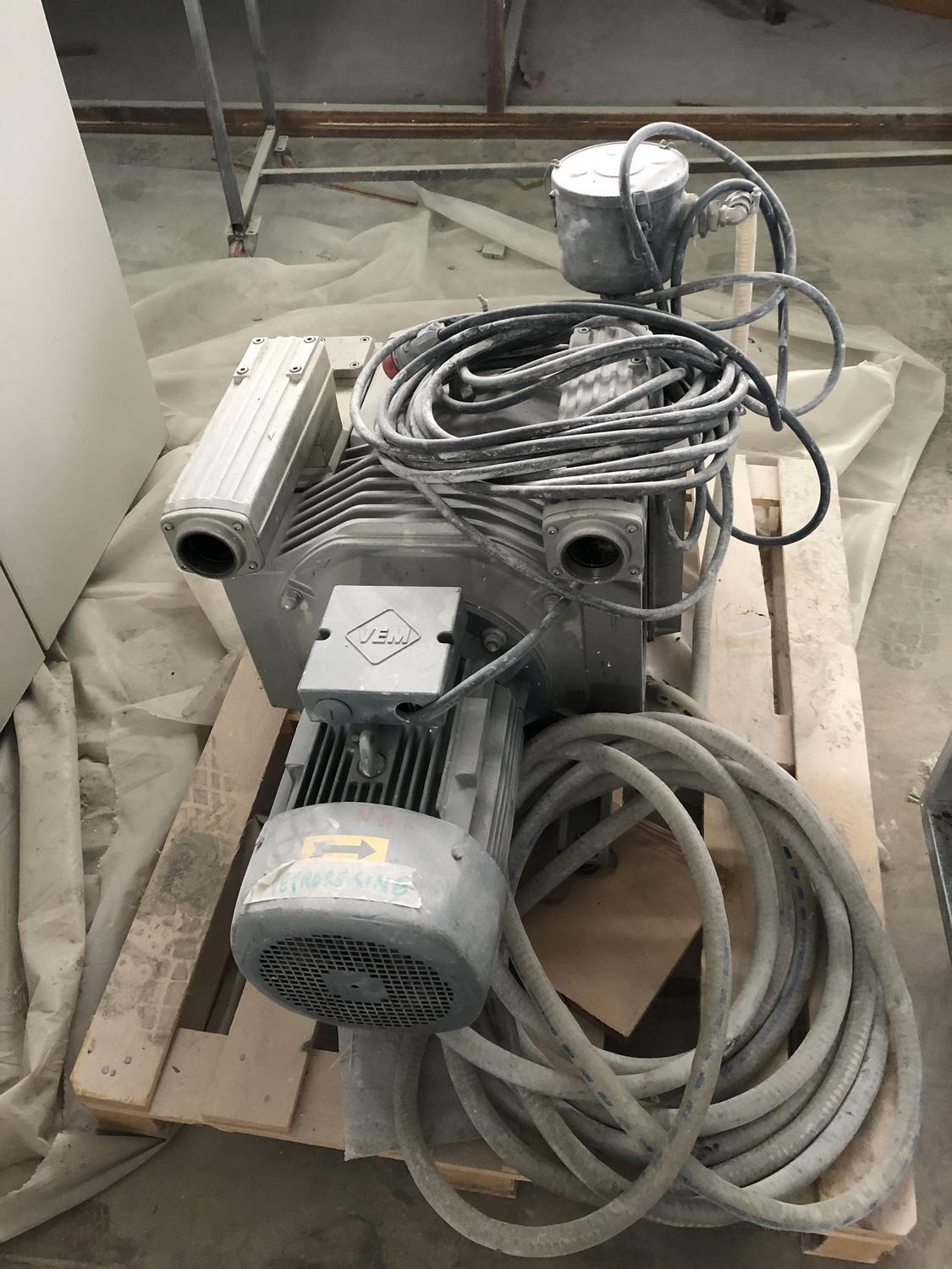 Lot Vacuum pump