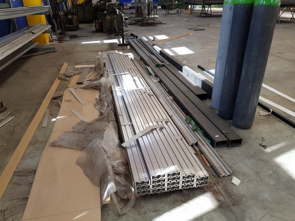 29#5273 Attrezzature per lavorazione metalli e prodotti finiti in vendita - foto 3