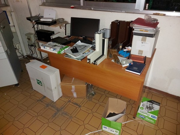 1#5285 Arredi ed attrezzature da ufficio in vendita - foto 2