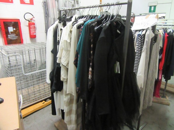 10#5286 Capi di abbigliamento in vendita - foto 2