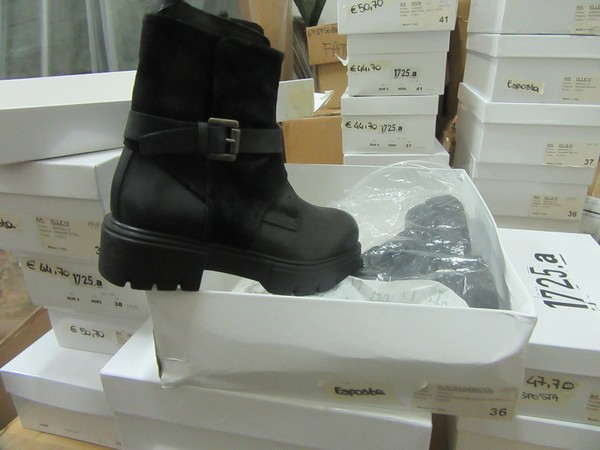 12#5286 Stivali con tacco e scarpe in vendita - foto 13