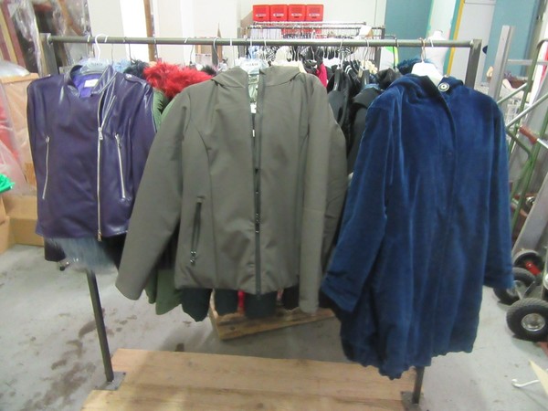 13#5286 Giacche e giubotti da donna in vendita - foto 2