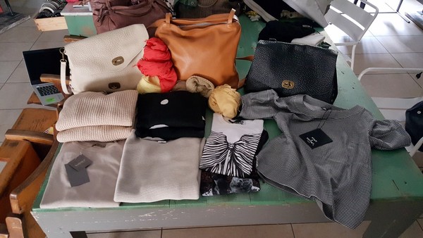 2#5286 Capi di abbigliamento in vendita - foto 1