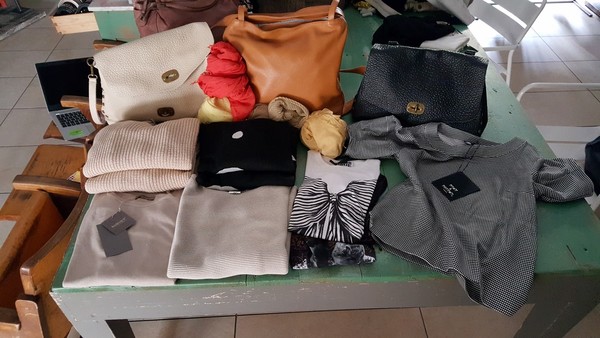 2#5286 Capi di abbigliamento in vendita - foto 2