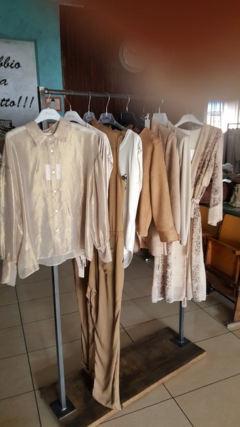 2#5286 Capi di abbigliamento in vendita - foto 3