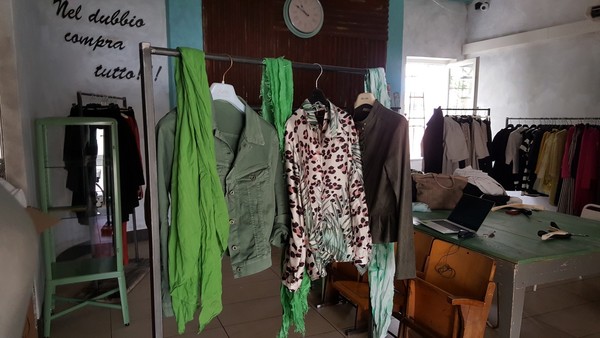 3#5286 Capi di abbigliamento in vendita - foto 4