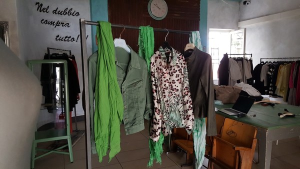 3#5286 Capi di abbigliamento in vendita - foto 5