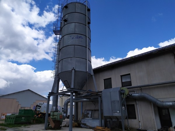15#5304 Silos esterno di aspirazione polveri con ventilatore UNIVET in vendita - foto 3
