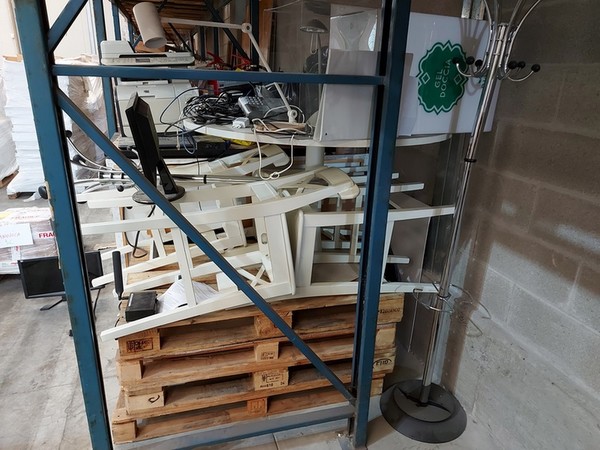 1#5307 Complementi d'arredo e macchine elettroniche da ufficio in vendita - foto 1