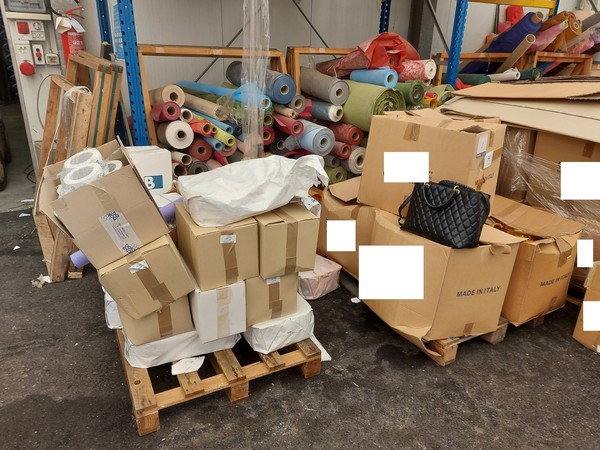 1#5319 Tessuti e articoli per feste in vendita - foto 2