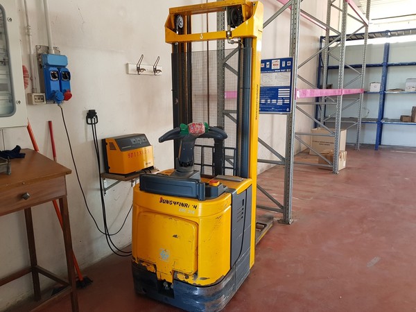 16#5322 Stoccatore elettrico con carica batterie in vendita - foto 2