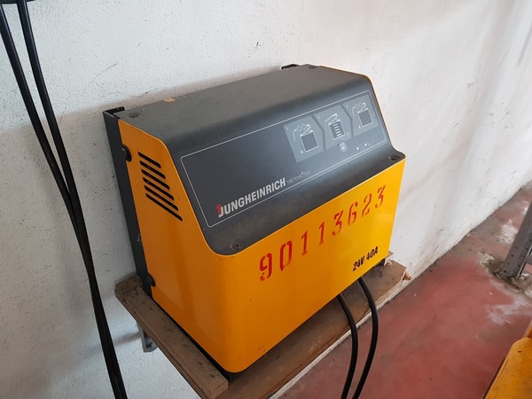 16#5322 Stoccatore elettrico con carica batterie in vendita - foto 3