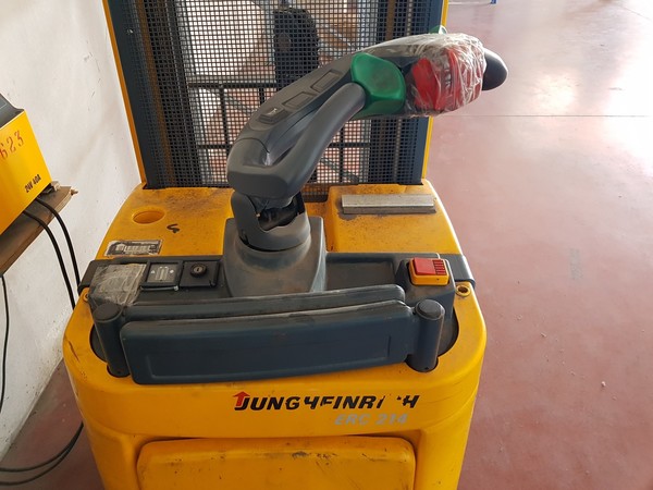 16#5322 Stoccatore elettrico con carica batterie in vendita - foto 4