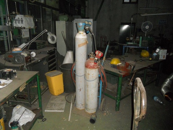 27#5325 Attrezzatura e arredo per officina in vendita - foto 33