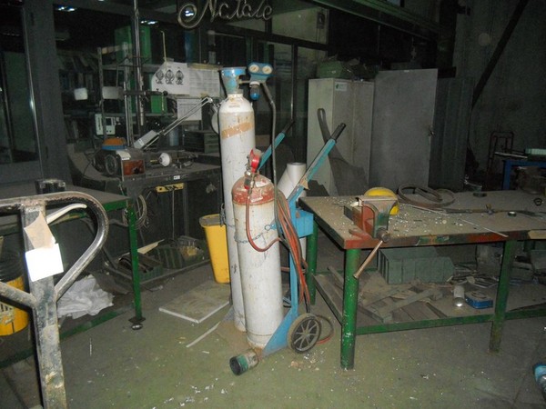 27#5325 Attrezzatura e arredo per officina in vendita - foto 35