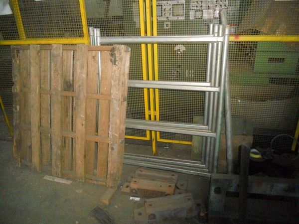 27#5325 Attrezzatura e arredo per officina in vendita - foto 48