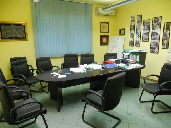 30#5325 Arredo e attrezzatura informatica per ufficio e sala riunione in vendita - foto 1