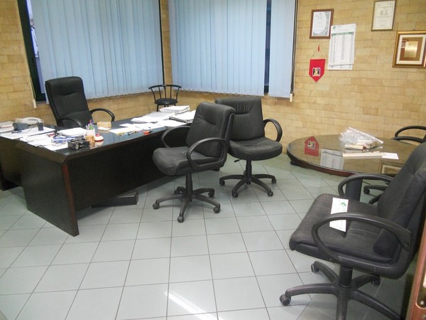 30#5325 Arredo e attrezzatura informatica per ufficio e sala riunione in vendita - foto 2