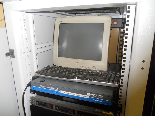 32#5325 Arredo e attrezzatura informatica in vendita - foto 7