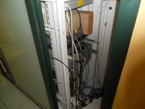 32#5325 Arredo e attrezzatura informatica in vendita - foto 11