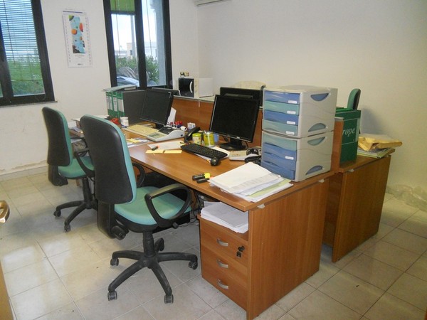 32#5325 Arredo e attrezzatura informatica in vendita - foto 19