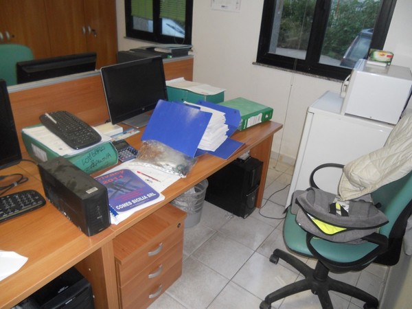 32#5325 Arredo e attrezzatura informatica in vendita - foto 24