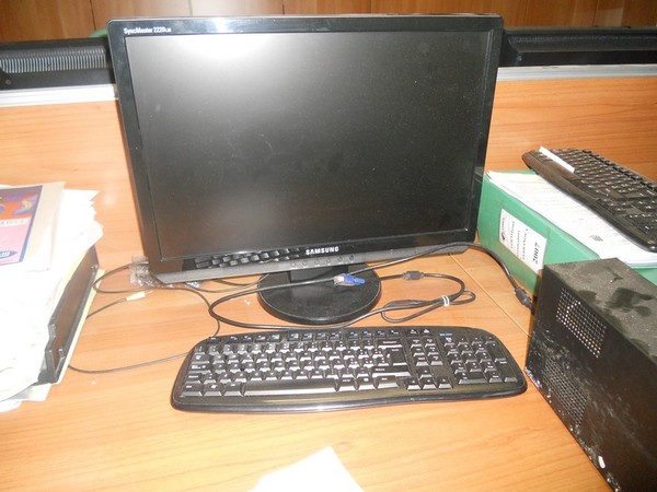 32#5325 Arredo e attrezzatura informatica in vendita - foto 26