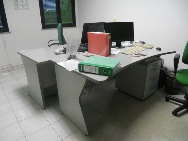 32#5325 Arredo e attrezzatura informatica in vendita - foto 48