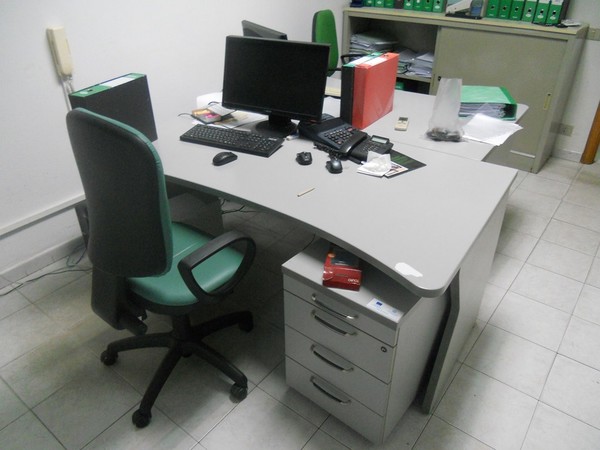32#5325 Arredo e attrezzatura informatica in vendita - foto 51