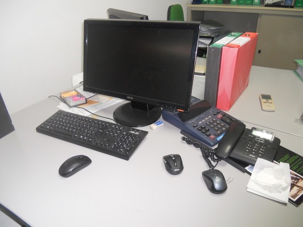 32#5325 Arredo e attrezzatura informatica in vendita - foto 52