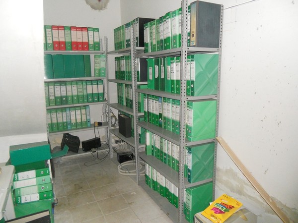 32#5325 Arredo e attrezzatura informatica in vendita - foto 73