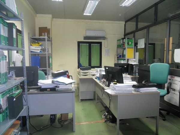 33#5325 Arredo e attrezzatura da ufficio e mensa in vendita - foto 1