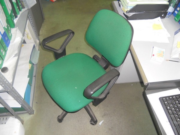 33#5325 Arredo e attrezzatura da ufficio e mensa in vendita - foto 26
