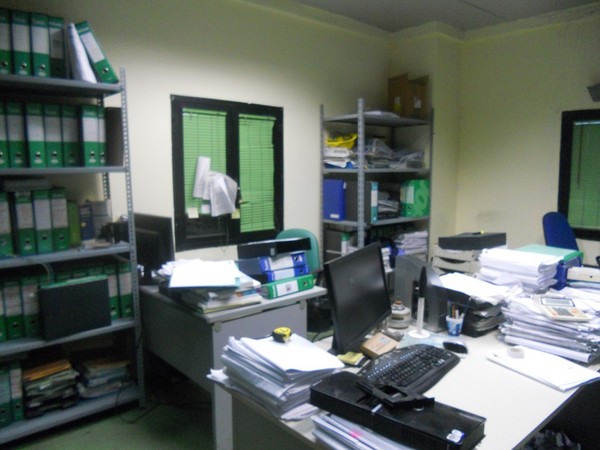33#5325 Arredo e attrezzatura da ufficio e mensa in vendita - foto 52