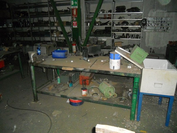 34#5325 Banchi in ferro da officina in vendita - foto 22