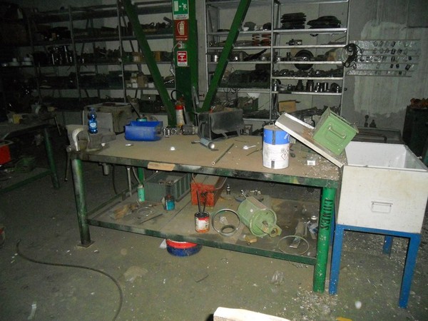 34#5325 Banchi in ferro da officina in vendita - foto 23