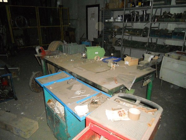 34#5325 Banchi in ferro da officina in vendita - foto 24
