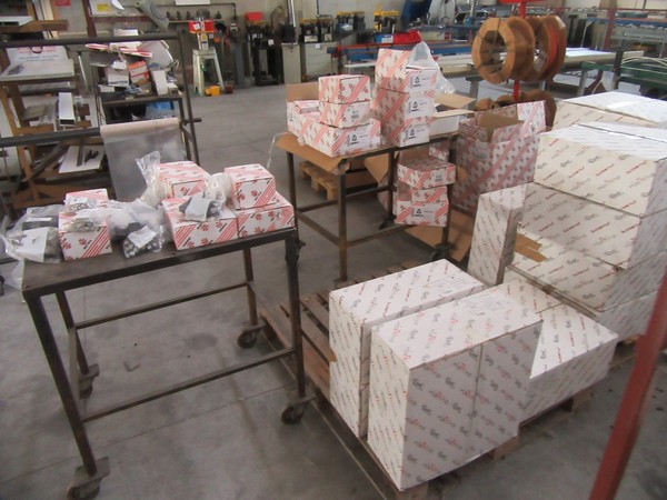 90#5339 Rimanenze magazzino per serramenti in vendita - foto 146