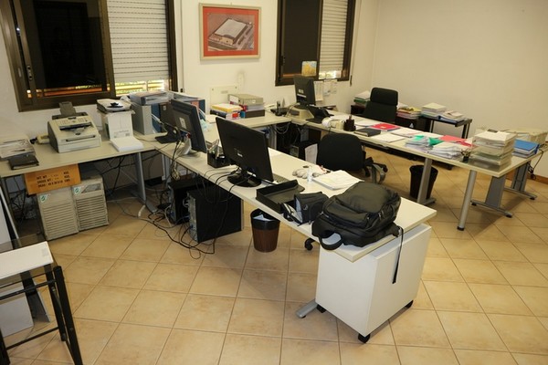 1#5354 Arredo ufficio e macchinari per produzione tessile in vendita - foto 13