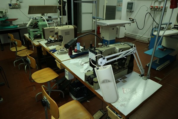1#5354 Arredo ufficio e macchinari per produzione tessile in vendita - foto 57