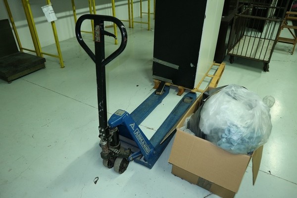 1#5354 Arredo ufficio e macchinari per produzione tessile in vendita - foto 106