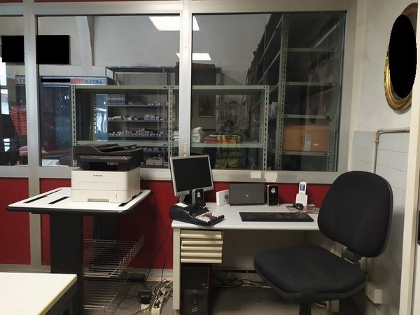 2#5357 Arredi ufficio e materiale elettronico in vendita - foto 1